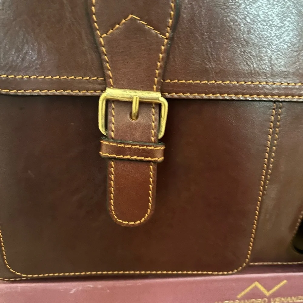 ALESSANDRO VENANEZ Brown Leather Men's Bag. NEW…NEVER USED! 18” x16”. Box incl.